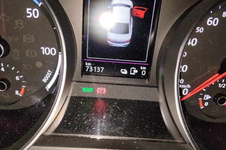 Used Volkswagen Magotan GTE Plug-in Hybrid 2020 GTE Prestige Model Odometer Close Up