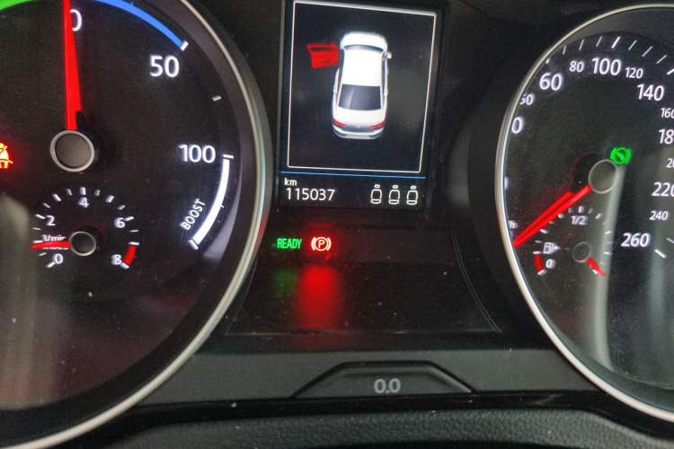 Used Volkswagen Magotan GTE Plug-in Hybrid 2020 GTE Luxury Model Odometer Close Up