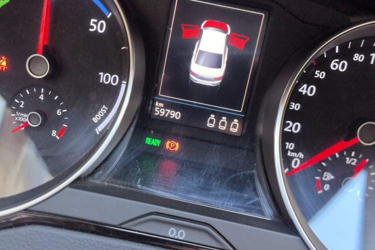 Used Volkswagen Magotan GTE Plug-in Hybrid 2020 GTE Luxury Model Odometer Close Up