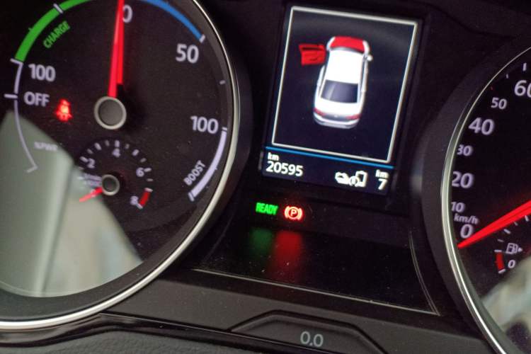 Used Volkswagen Magotan GTE Plug-in Hybrid 2020 GTE Luxury Model Odometer Close Up