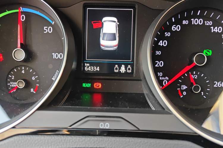 Used Volkswagen Magotan GTE Plug-in Hybrid 2020 GTE Prestige Model Odometer Close Up