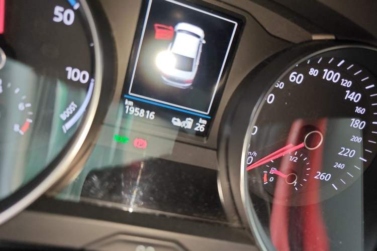 Used Volkswagen Magotan GTE Plug-in Hybrid 2020 GTE Luxury Model Odometer Close Up