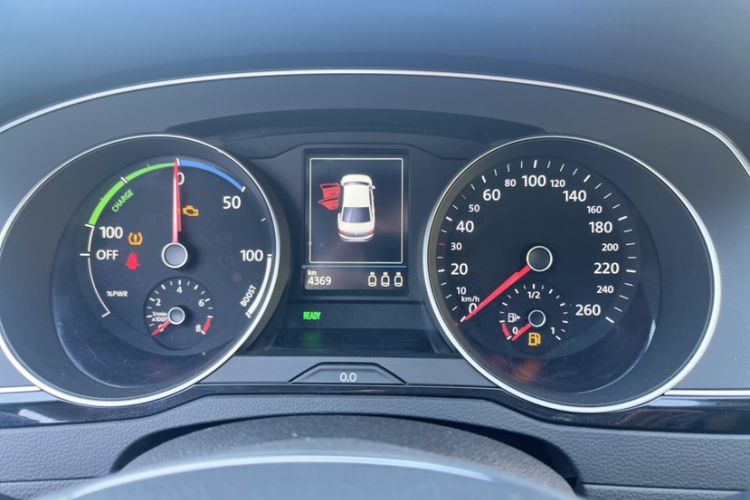 Used Volkswagen Magotan GTE Plug-in Hybrid 2020 GTE Luxury Model Odometer Close Up