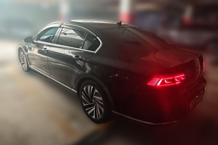 Used Volkswagen Magotan GTE Plug-in Hybrid 2020 GTE Prestige Model Rear Left 45 Deg