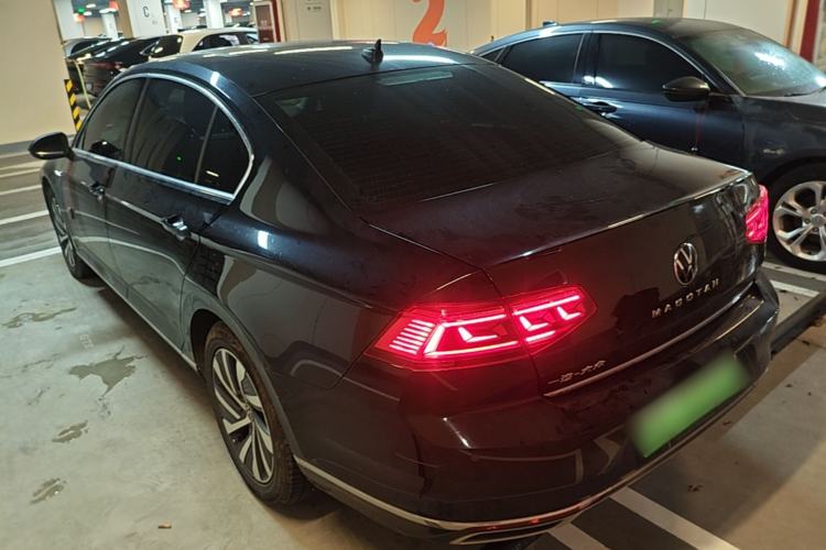 Used Volkswagen Magotan GTE Plug-in Hybrid 2020 GTE Luxury Model Rear Left 45 Deg