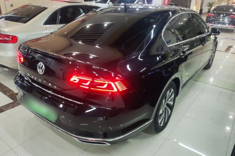 Used Volkswagen Magotan GTE Plug-in Hybrid 2020 GTE Luxury Model Rear Right 45 Deg