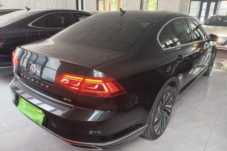 Used Volkswagen Magotan GTE Plug-in Hybrid 2020 GTE Prestige Model Rear Right 45 Deg