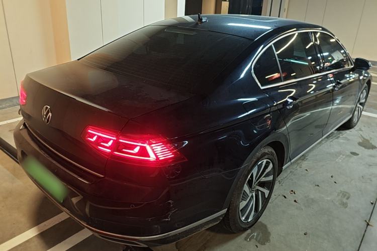 Used Volkswagen Magotan GTE Plug-in Hybrid 2020 GTE Luxury Model Rear Right 45 Deg