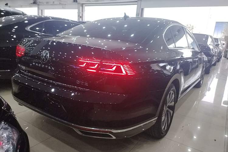 Used Volkswagen Magotan GTE Plug-in Hybrid 2020 GTE Luxury Model Rear Right 45 Deg