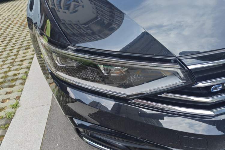 Used Volkswagen Magotan GTE Plug-in Hybrid 2020 GTE Luxury Model Right Front Headlight