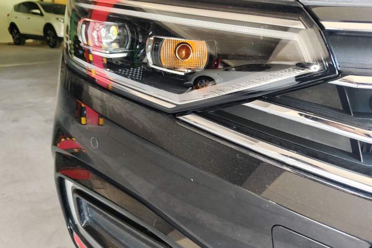Used Volkswagen Magotan GTE Plug-in Hybrid 2020 GTE Luxury Model Right Front Headlight