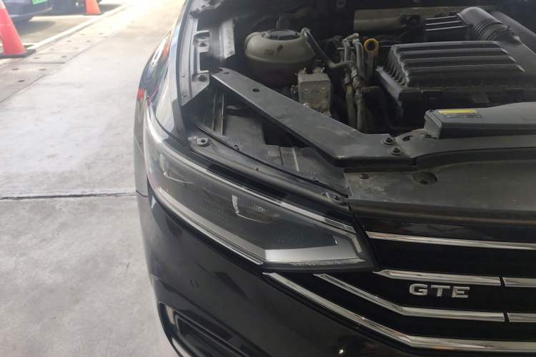 Used Volkswagen Magotan GTE Plug-in Hybrid 2020 GTE Luxury Model Right Front Headlight