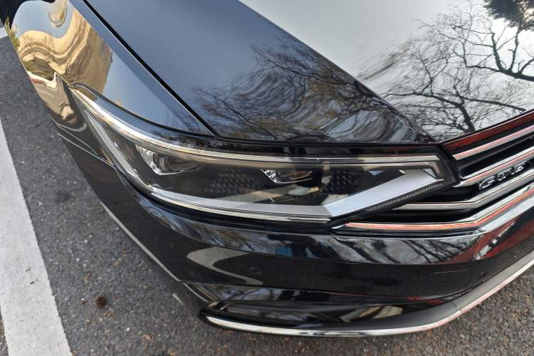 Used Volkswagen Magotan GTE Plug-in Hybrid 2020 GTE Luxury Model Right Front Headlight