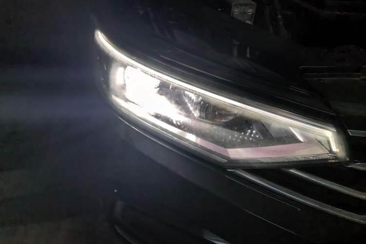 Used Volkswagen Magotan GTE Plug-in Hybrid 2020 GTE Luxury Model Right Front Headlight