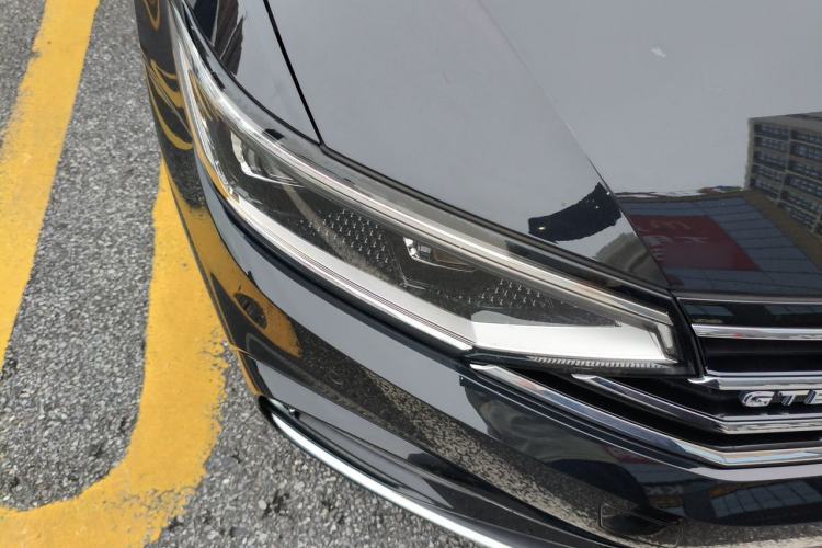 Used Volkswagen Magotan GTE Plug-in Hybrid 2020 GTE Luxury Model Right Front Headlight