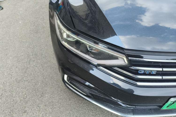 Used Volkswagen Magotan GTE Plug-in Hybrid 2020 GTE Luxury Model Right Front Headlight