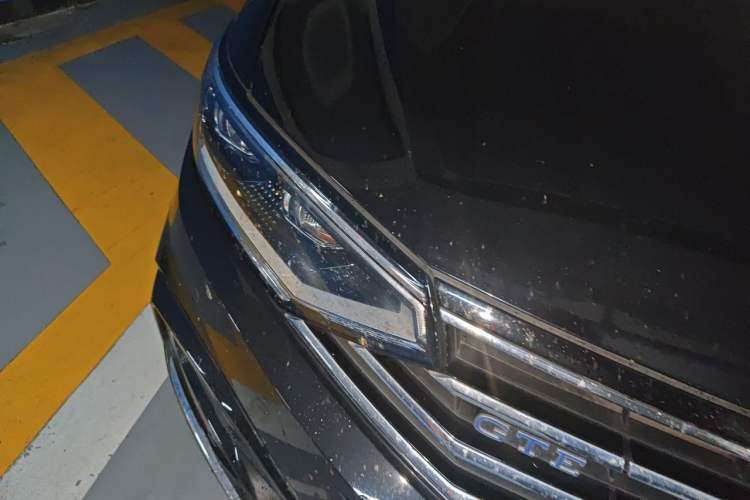 Used Volkswagen Magotan GTE Plug-in Hybrid 2020 GTE Luxury Model Right Front Headlight