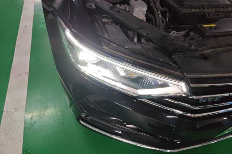 Used Volkswagen Magotan GTE Plug-in Hybrid 2020 GTE Luxury Model Right Front Headlight