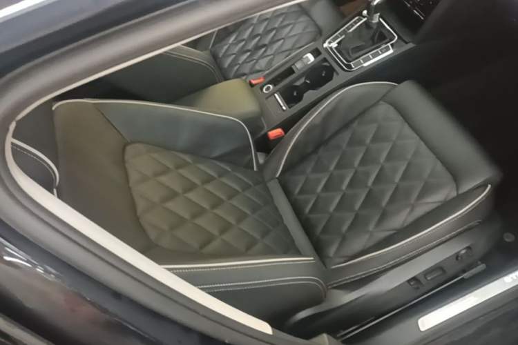Used Volkswagen Magotan GTE Plug-in Hybrid 2020 GTE Luxury Model Right Front Seat