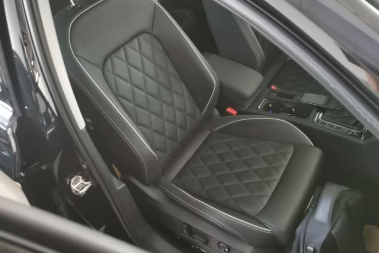 Used Volkswagen Magotan GTE Plug-in Hybrid 2020 GTE Luxury Model Right Front Seat