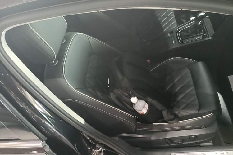 Used Volkswagen Magotan GTE Plug-in Hybrid 2020 GTE Luxury Model Right Front Seat