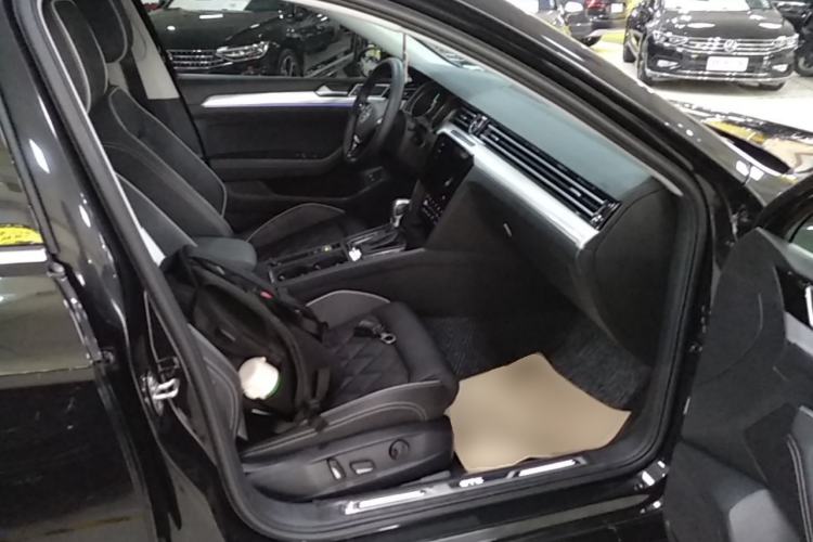 Used Volkswagen Magotan GTE Plug-in Hybrid 2020 GTE Luxury Model Right Front Seat