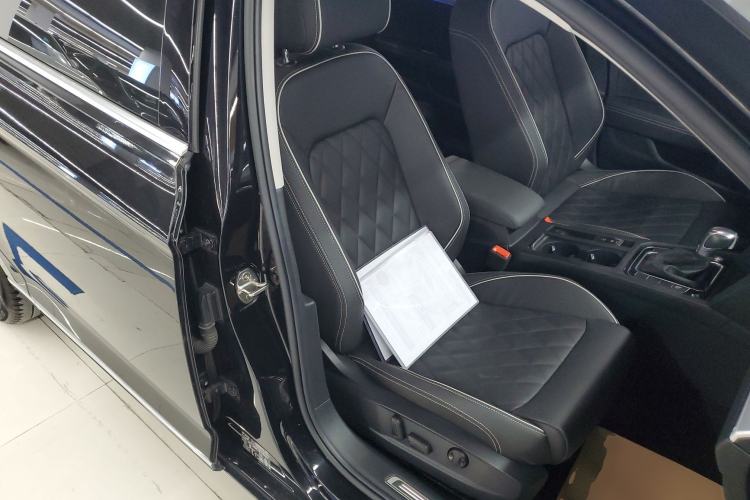 Used Volkswagen Magotan GTE Plug-in Hybrid 2020 GTE Luxury Model Right Front Seat