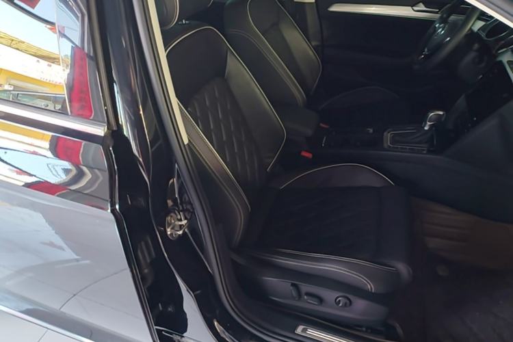 Used Volkswagen Magotan GTE Plug-in Hybrid 2020 GTE Prestige Model Right Front Seat