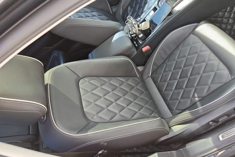 Used Volkswagen Magotan GTE Plug-in Hybrid 2020 GTE Luxury Model Right Front Seat