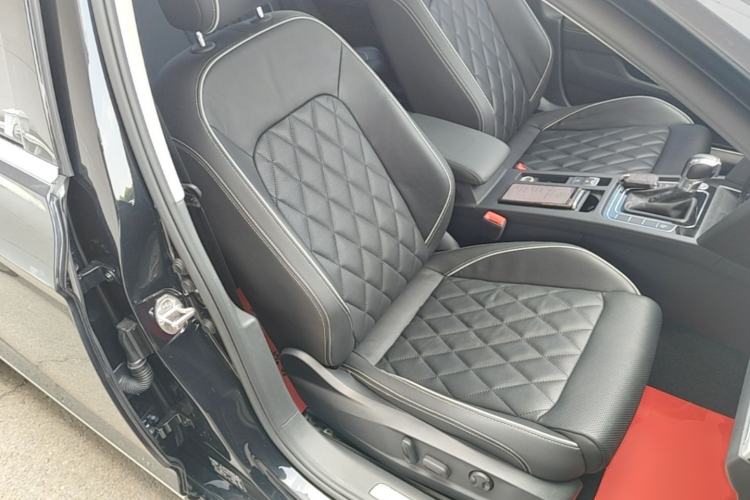 Used Volkswagen Magotan GTE Plug-in Hybrid 2020 GTE Luxury Model Right Front Seat