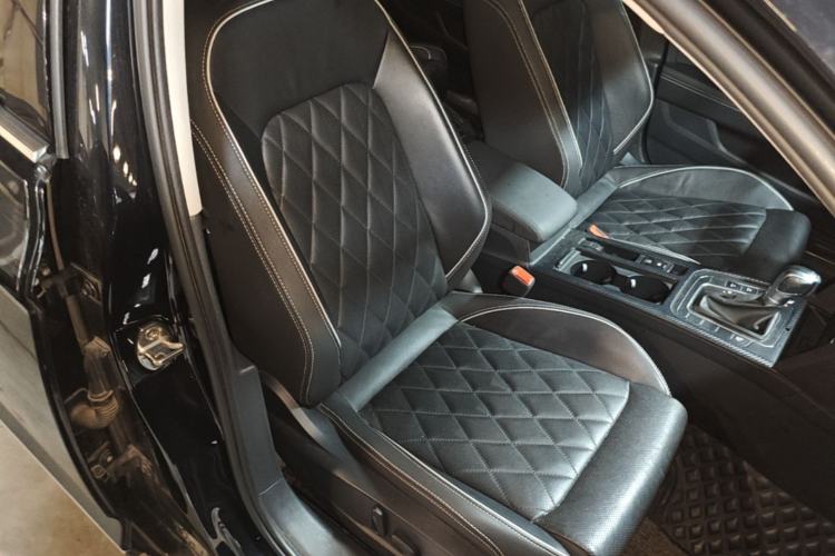 Used Volkswagen Magotan GTE Plug-in Hybrid 2020 GTE Luxury Model Right Front Seat