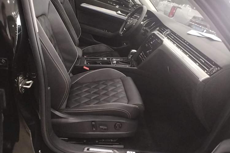 Used Volkswagen Magotan GTE Plug-in Hybrid 2020 GTE Luxury Model Right Front Seat
