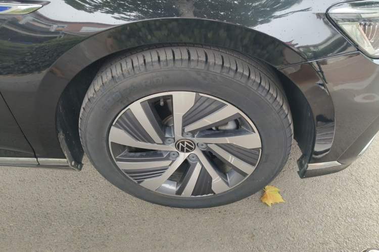 Used Volkswagen Magotan GTE Plug-in Hybrid 2020 GTE Luxury Model Right Front Wheel Hub