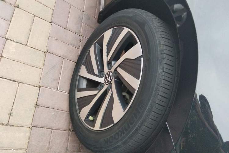 Used Volkswagen Magotan GTE Plug-in Hybrid 2020 GTE Luxury Model Right Front Wheel Hub