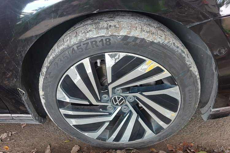 Used Volkswagen Magotan GTE Plug-in Hybrid 2020 GTE Prestige Model Right Front Wheel Hub