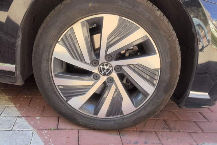 Used Volkswagen Magotan GTE Plug-in Hybrid 2020 GTE Luxury Model Right Front Wheel Hub