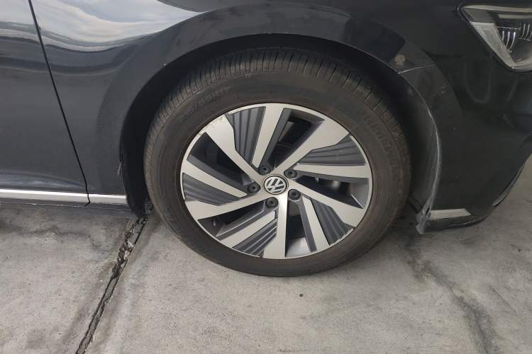 Used Volkswagen Magotan GTE Plug-in Hybrid 2020 GTE Luxury Model Right Front Wheel Hub