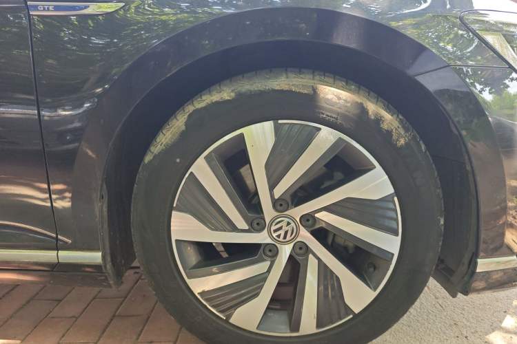 Used Volkswagen Magotan GTE Plug-in Hybrid 2020 GTE Luxury Model Right Front Wheel Hub