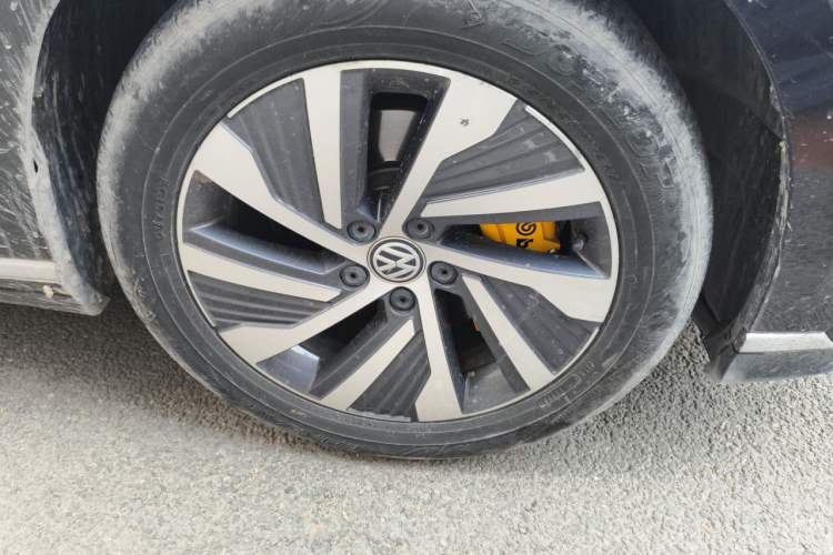 Used Volkswagen Magotan GTE Plug-in Hybrid 2020 GTE Luxury Model Right Front Wheel Hub