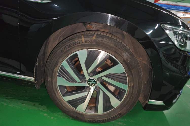 Used Volkswagen Magotan GTE Plug-in Hybrid 2020 GTE Luxury Model Right Front Wheel Hub