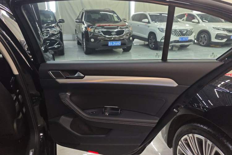 Used Volkswagen Magotan GTE Plug-in Hybrid 2020 GTE Luxury Model Right Rear Door Interior