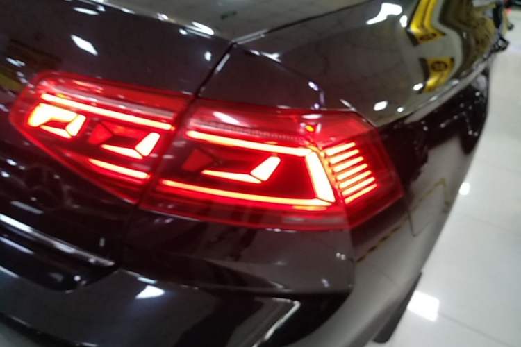 Used Volkswagen Magotan GTE Plug-in Hybrid 2020 GTE Luxury Model Right Rear Taillight