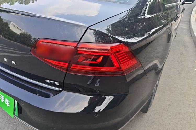 Used Volkswagen Magotan GTE Plug-in Hybrid 2020 GTE Luxury Model Right Rear Taillight