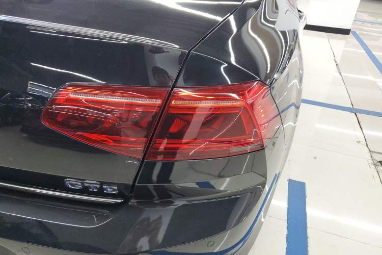 Used Volkswagen Magotan GTE Plug-in Hybrid 2020 GTE Luxury Model Right Rear Taillight