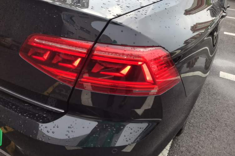 Used Volkswagen Magotan GTE Plug-in Hybrid 2020 GTE Prestige Model Right Rear Taillight