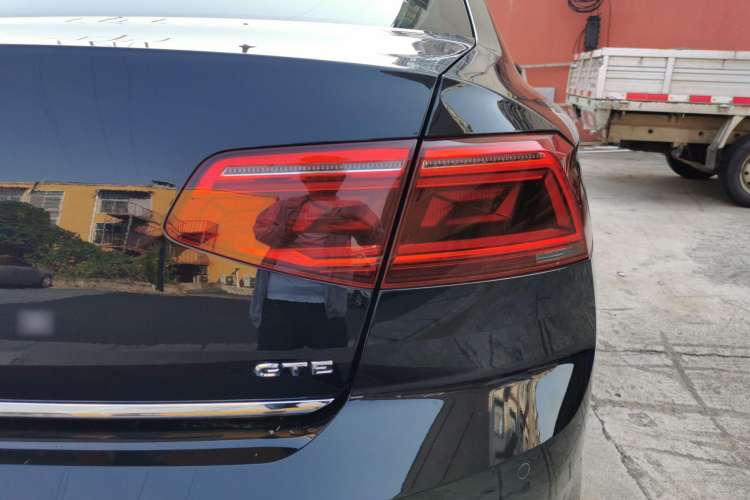 Used Volkswagen Magotan GTE Plug-in Hybrid 2020 GTE Prestige Model Right Rear Taillight