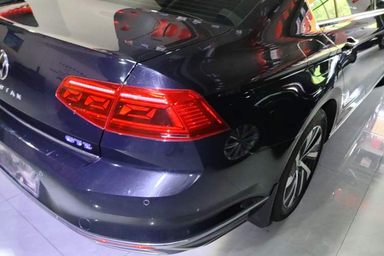 Used Volkswagen Magotan GTE Plug-in Hybrid 2020 GTE Prestige Model Right Rear Taillight