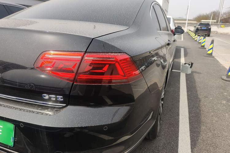 Used Volkswagen Magotan GTE Plug-in Hybrid 2020 GTE Prestige Model Right Rear Taillight