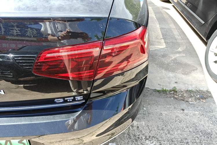 Used Volkswagen Magotan GTE Plug-in Hybrid 2020 GTE Luxury Model Right Rear Taillight