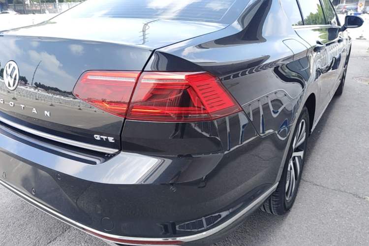Used Volkswagen Magotan GTE Plug-in Hybrid 2020 GTE Luxury Model Right Rear Taillight